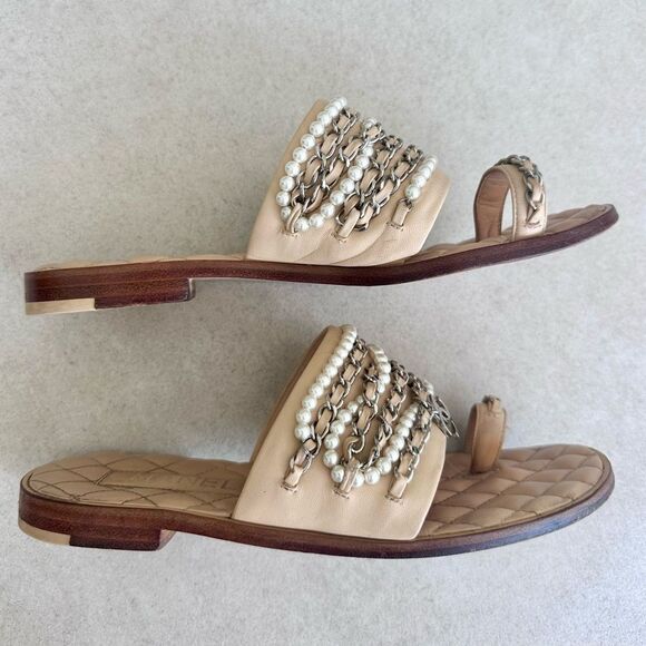 Chanel CC Logo Charm Lambskin Pearl Chain Flat Beige Sandals EU 39C Toe Ring - Picture 7 of 13